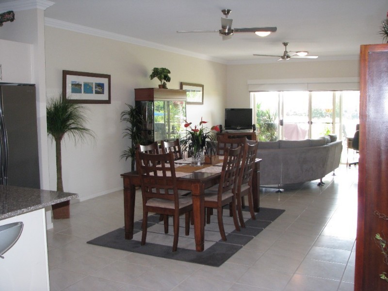 21 Shute Harbour Road, Cannonvale QLD 4802