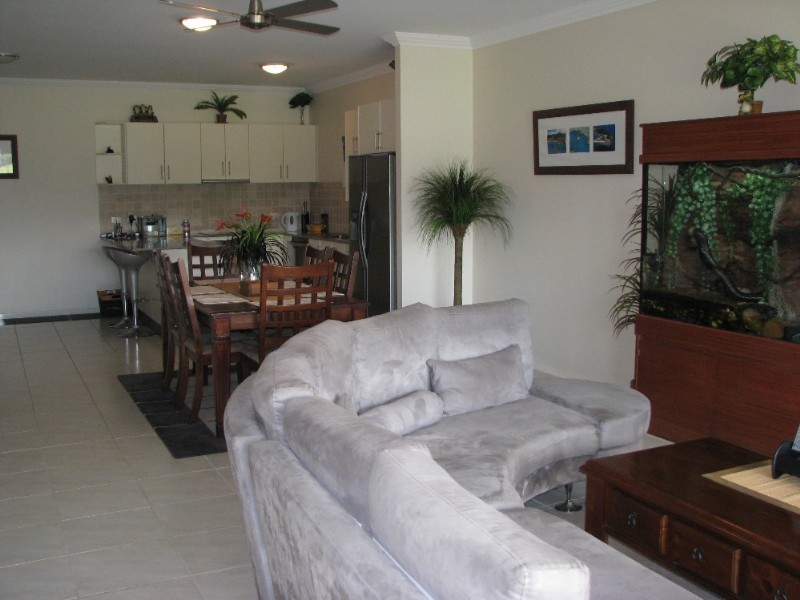 21 Shute Harbour Road, Cannonvale QLD 4802