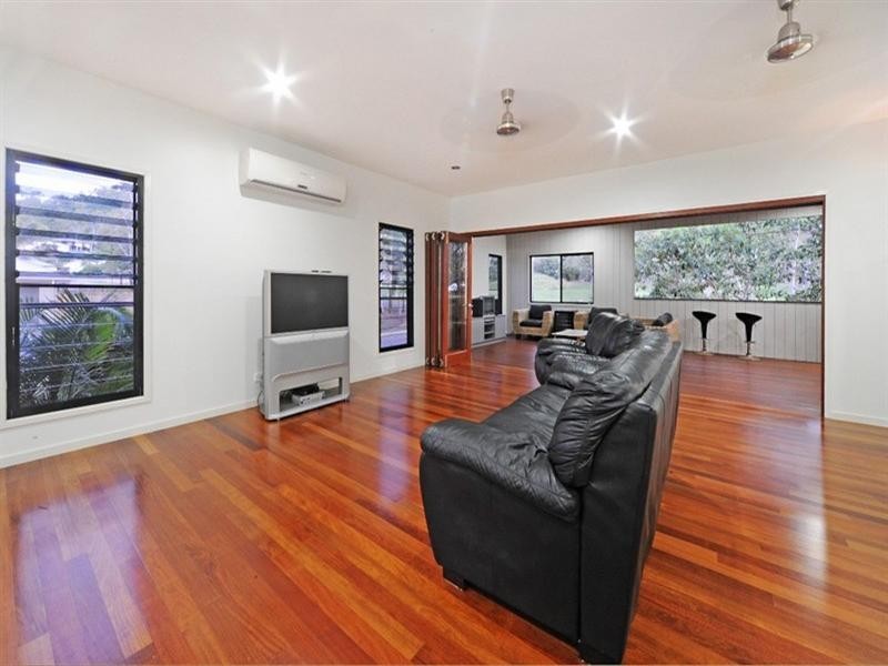 1 Jonquill Court, Cannonvale QLD 4802