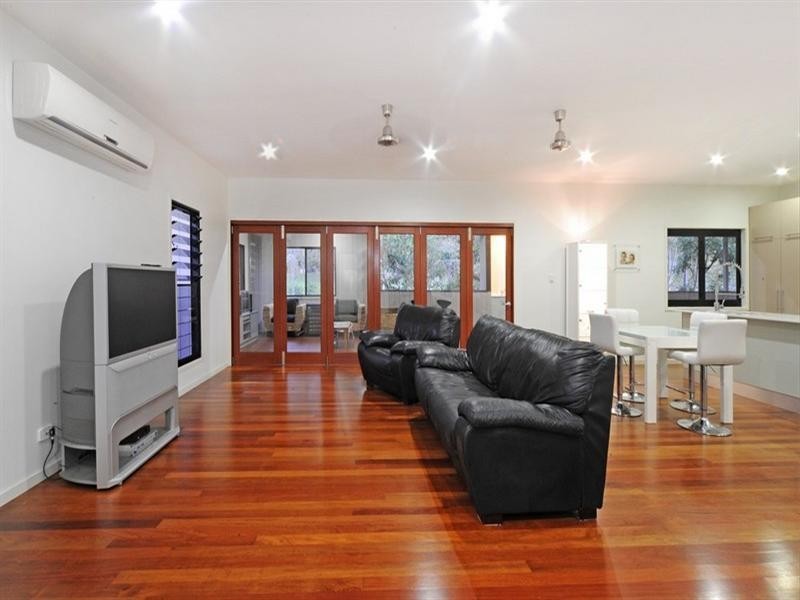 1 Jonquill Court, Cannonvale QLD 4802
