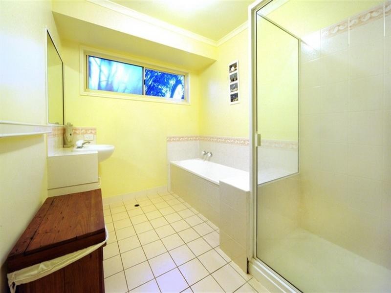 11 Macona Crescent, Cannonvale QLD 4802