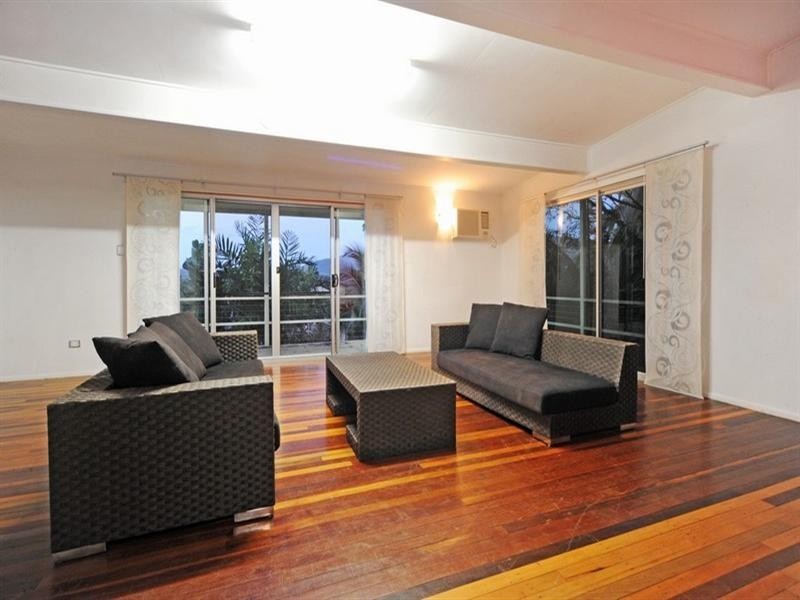 239 Shute Harbour Road, Airlie Beach QLD 4802