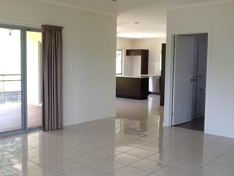 53 Eshelby Drive, Cannonvale QLD 4802