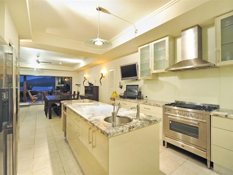 18 Broadwater Avenue, Airlie Beach QLD 4802