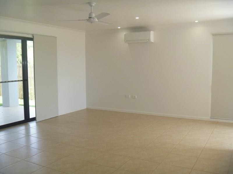 2/55 Endeavour Circuit, Cannonvale QLD 4802