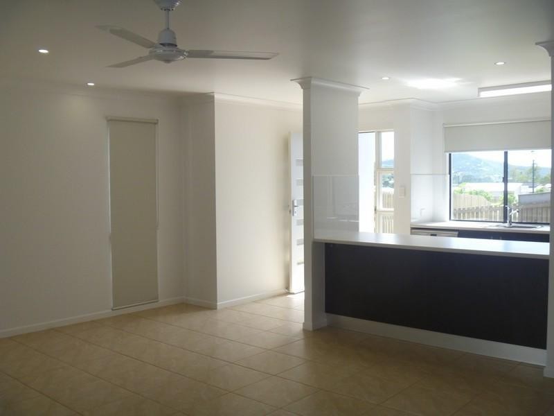 2/55 Endeavour Circuit, Cannonvale QLD 4802