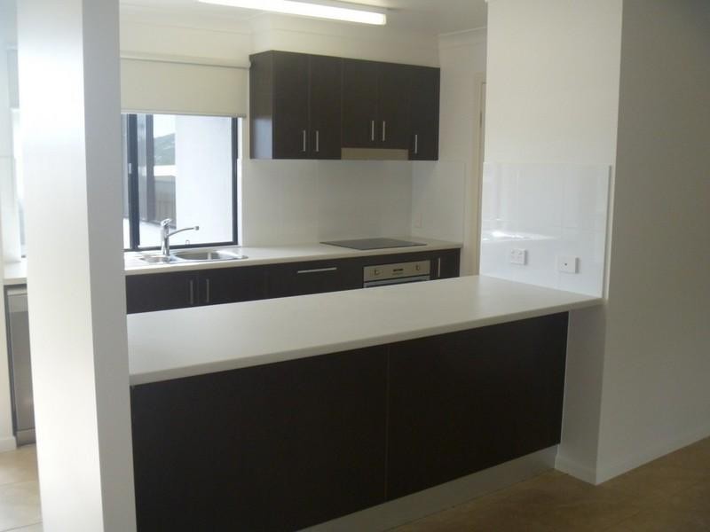 2/55 Endeavour Circuit, Cannonvale QLD 4802