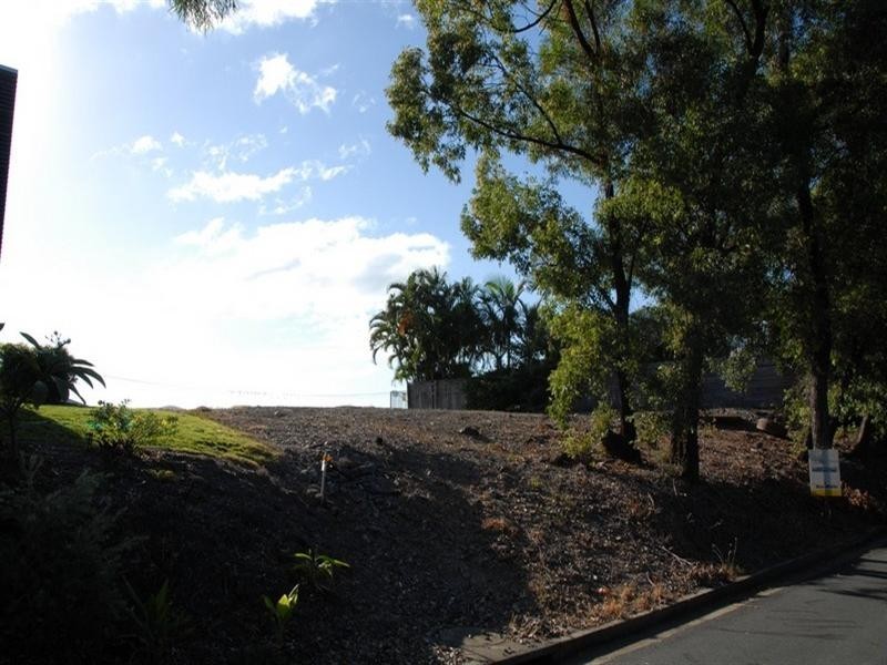 8 Passage Avenue, Shute Harbour QLD 4802