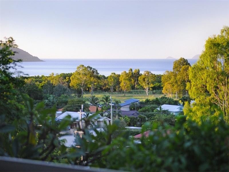 8 Barnes Place, Cannonvale QLD 4802