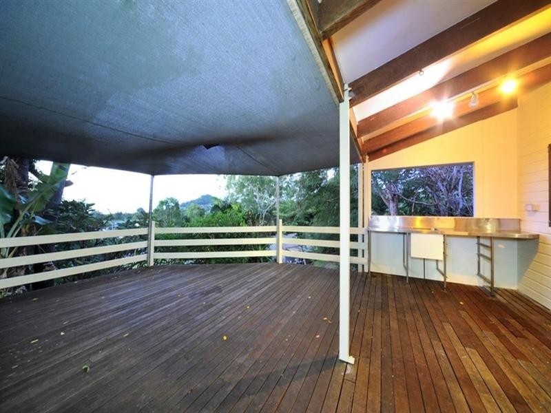 8 Barnes Place, Cannonvale QLD 4802