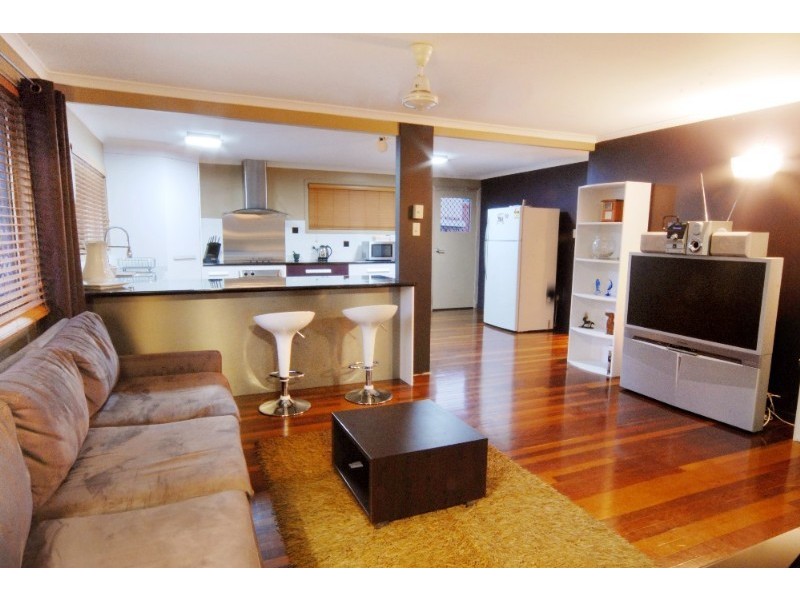 14 Manooka Drive, Cannonvale QLD 4802