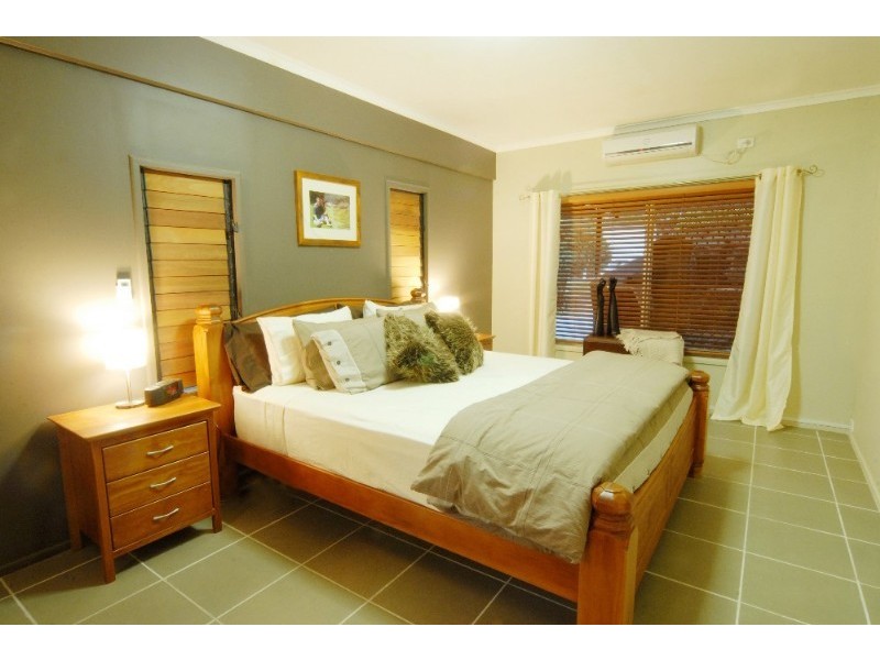 14 Manooka Drive, Cannonvale QLD 4802