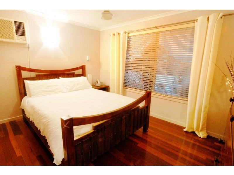 14 Manooka Drive, Cannonvale QLD 4802
