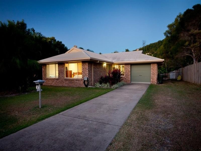 5 Solway Avenue, Cannonvale QLD 4802