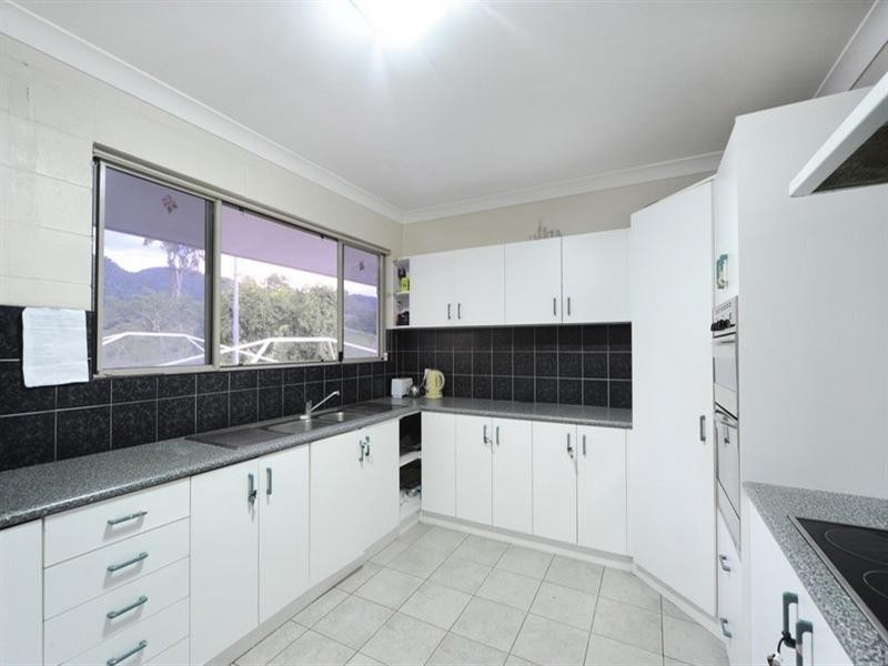 5 Commerce Close, Cannonvale QLD 4802