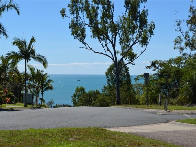 1/24 Illawong Street, Cannonvale QLD 4802