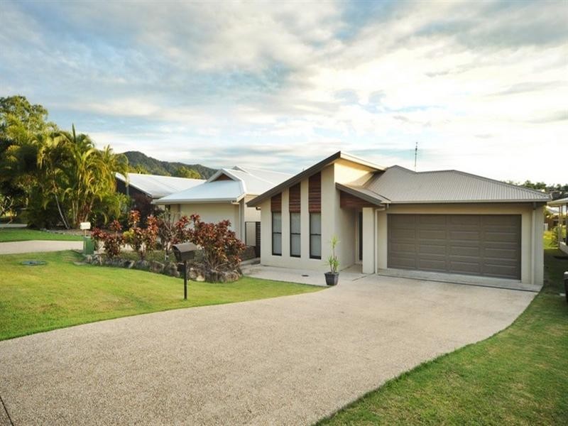 60 Valley Drive, Cannonvale QLD 4802
