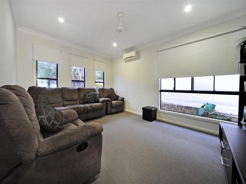 60 Valley Drive, Cannonvale QLD 4802