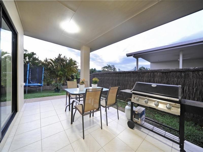 60 Valley Drive, Cannonvale QLD 4802