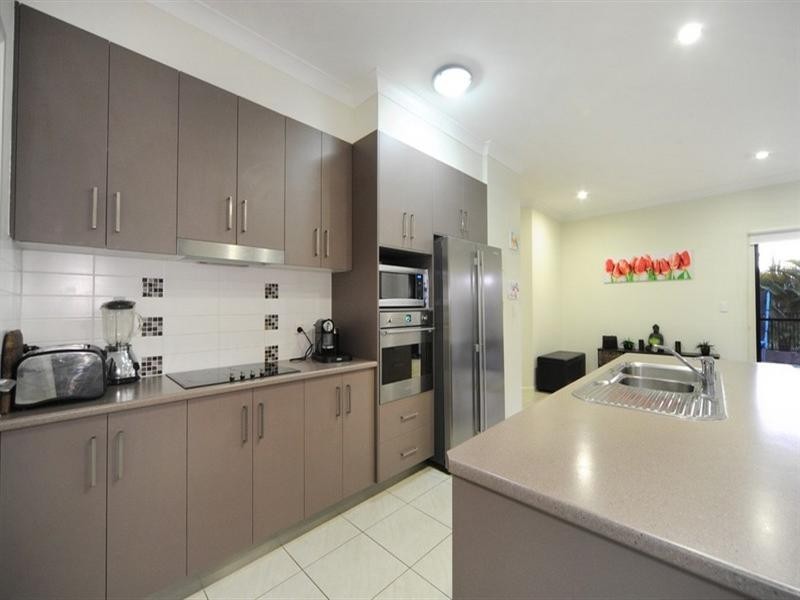 60 Valley Drive, Cannonvale QLD 4802