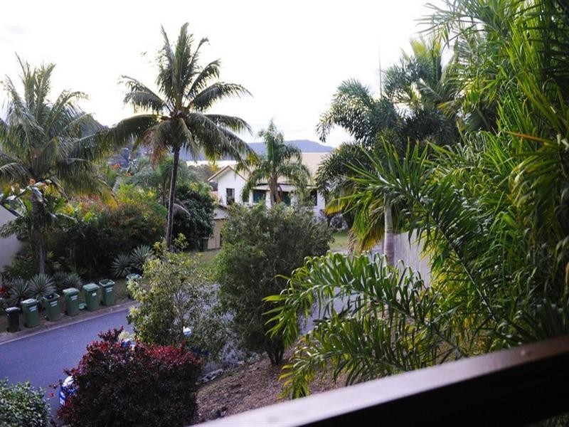 3 Border Drive, Cannonvale QLD 4802