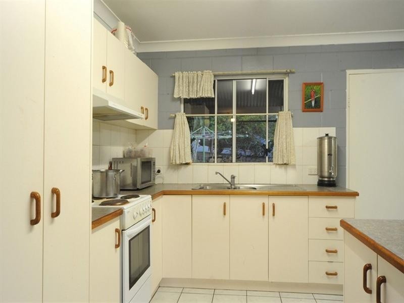 5 William Close, Cannonvale QLD 4802