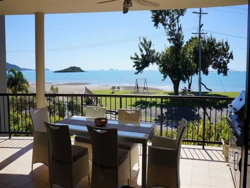 2/36 Coral Esplanade, Cannonvale QLD 4802