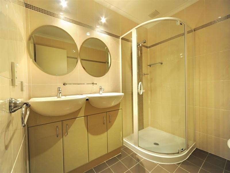 2/36 Coral Esplanade, Cannonvale QLD 4802