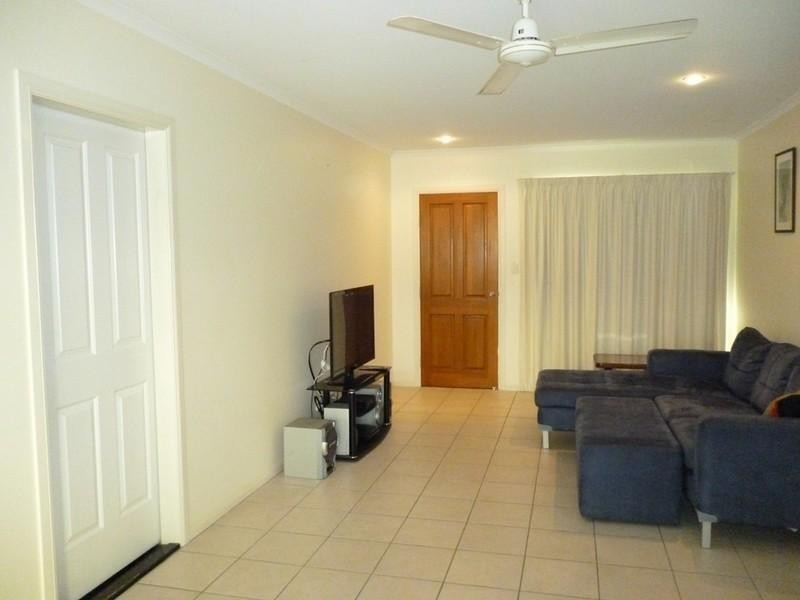 4/16 Beach Road, Cannonvale QLD 4802