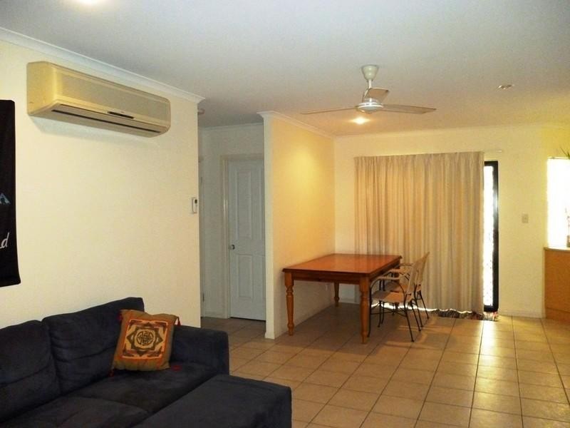 4/16 Beach Road, Cannonvale QLD 4802
