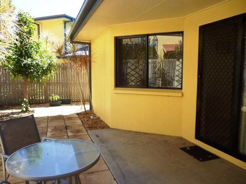 4/16 Beach Road, Cannonvale QLD 4802