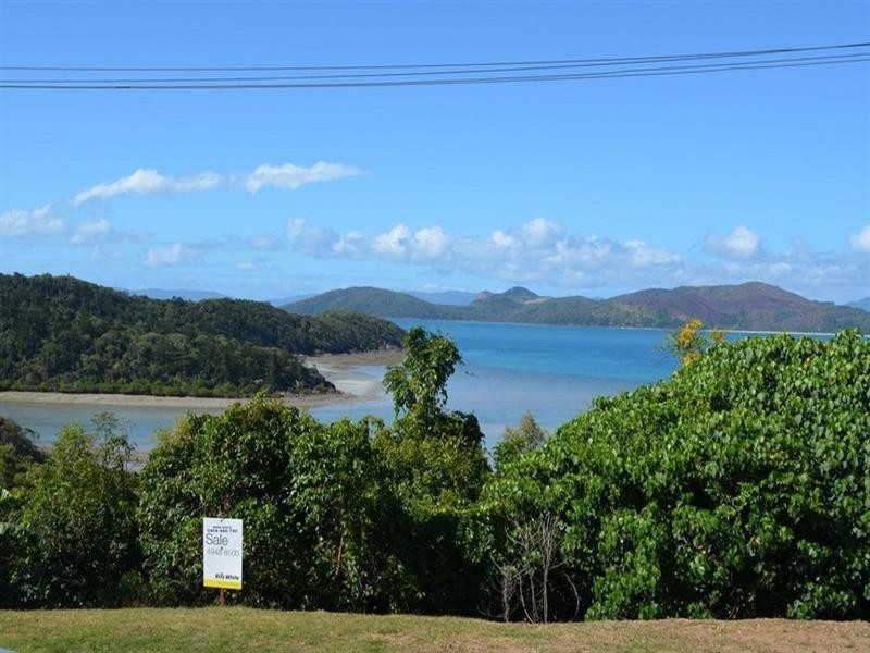 9 Passage Avenue, Shute Harbour QLD 4802