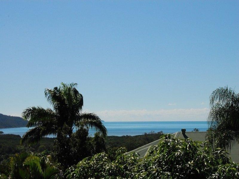 5 Whitehaven Crescent, Cannonvale QLD 4802