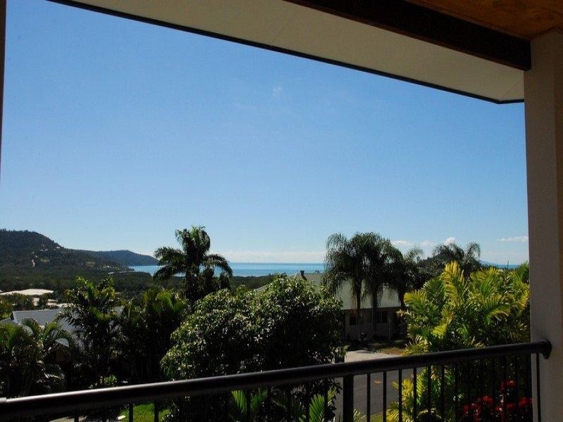 5 Whitehaven Crescent, Cannonvale QLD 4802