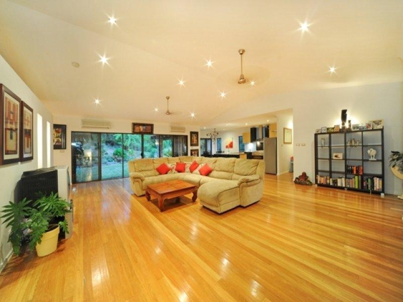 157 Kookaburra Drive, Cannonvale QLD 4802