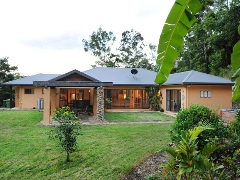 157 Kookaburra Drive, Cannonvale QLD 4802