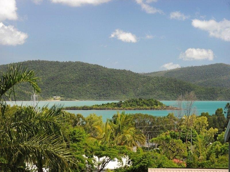 7 Jones Road, Cannonvale QLD 4802