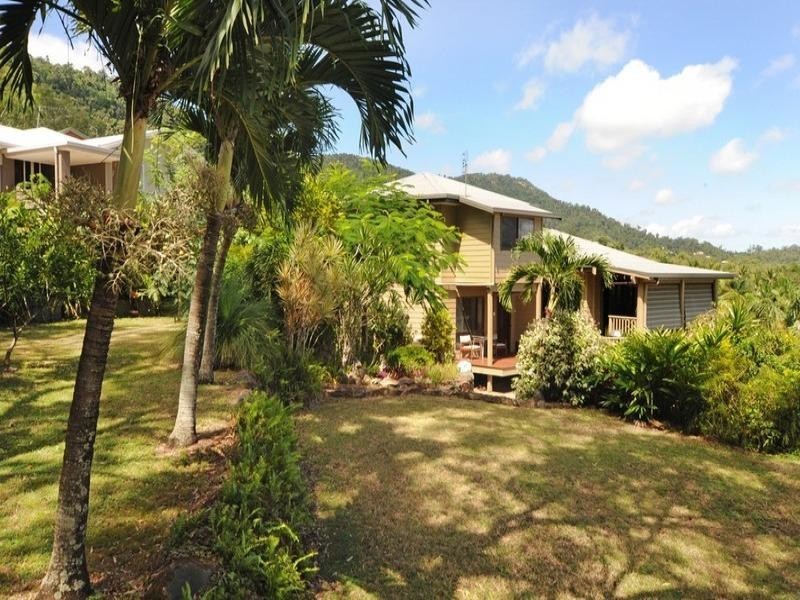 7 Jones Road, Cannonvale QLD 4802