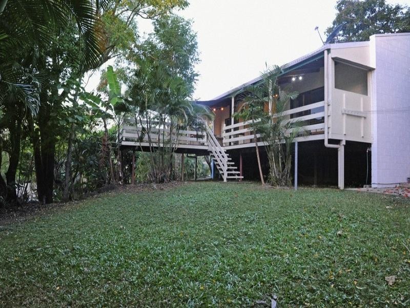 8 Barnes Place, Cannonvale QLD 4802