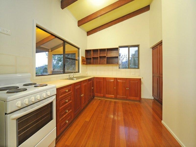 8 Barnes Place, Cannonvale QLD 4802