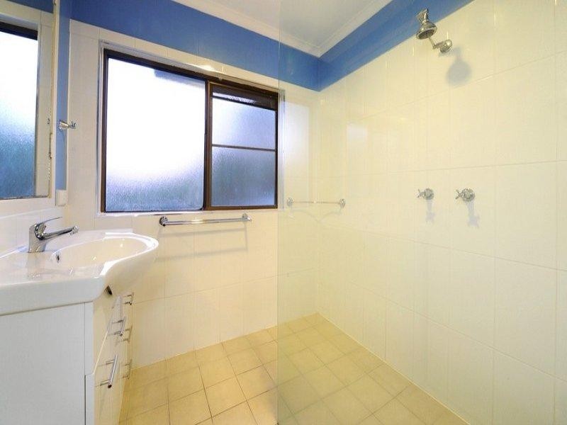 8 Barnes Place, Cannonvale QLD 4802