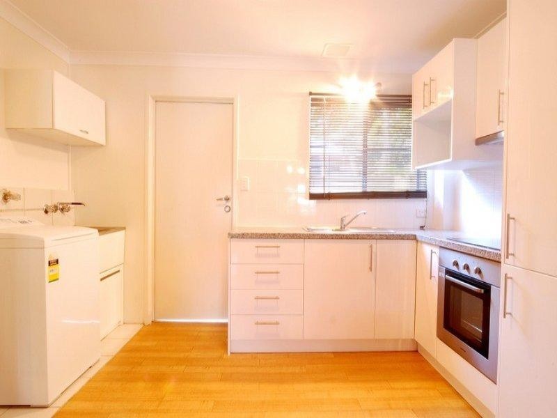 9 Pleasant Drive, Cannonvale QLD 4802