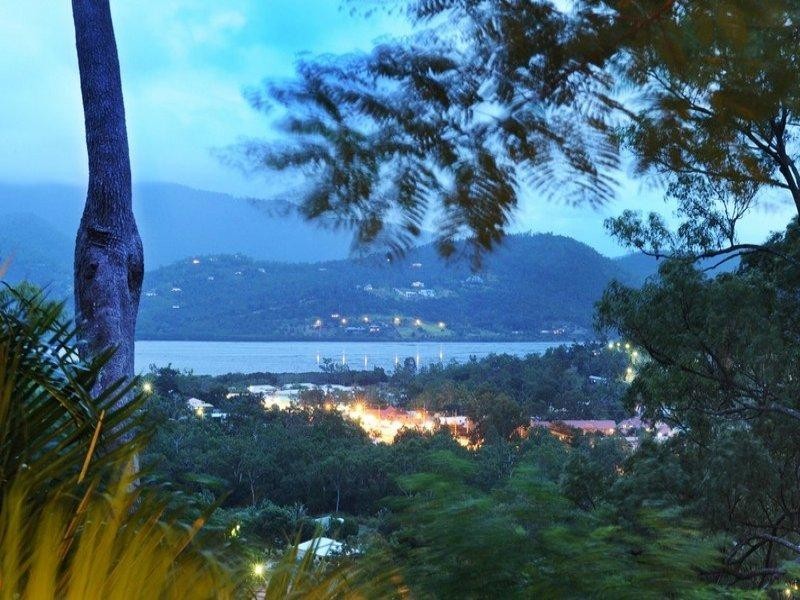 3 Macona Crescent, Cannonvale QLD 4802