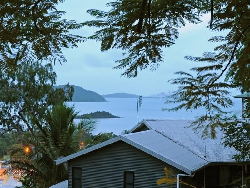 3 Macona Crescent, Cannonvale QLD 4802