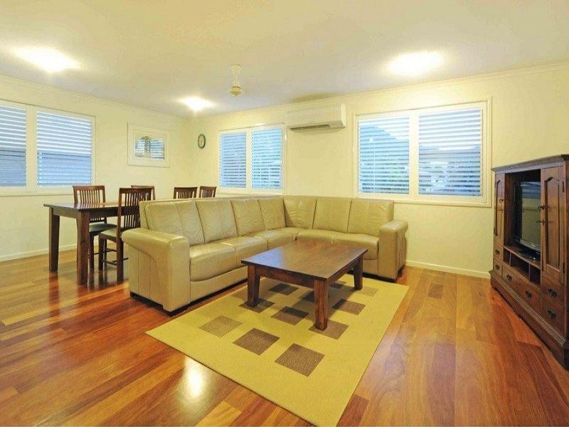 42 Manooka Drive, Cannonvale QLD 4802