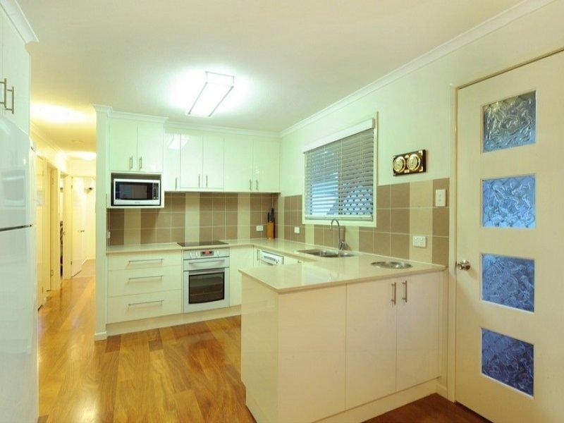 42 Manooka Drive, Cannonvale QLD 4802
