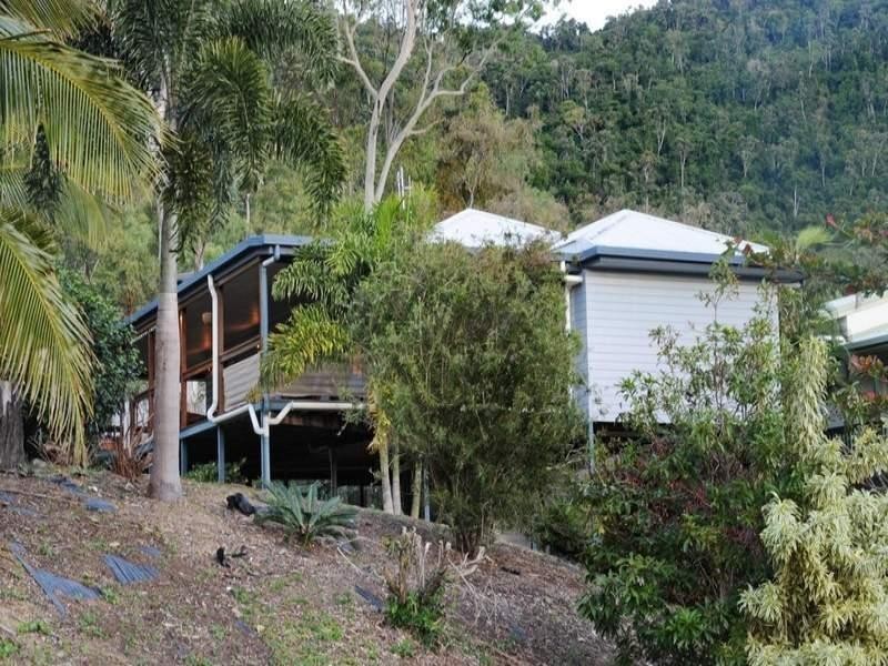 3 Border Drive, Cannonvale QLD 4802