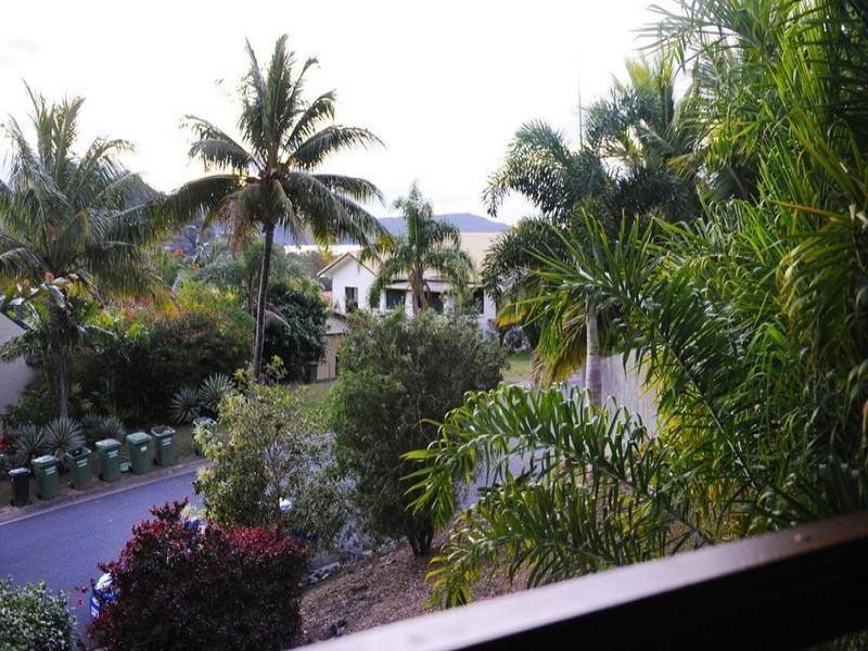 3 Border Drive, Cannonvale QLD 4802