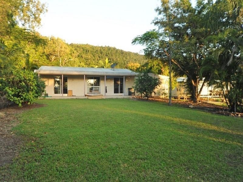 5 William Close, Cannonvale QLD 4802