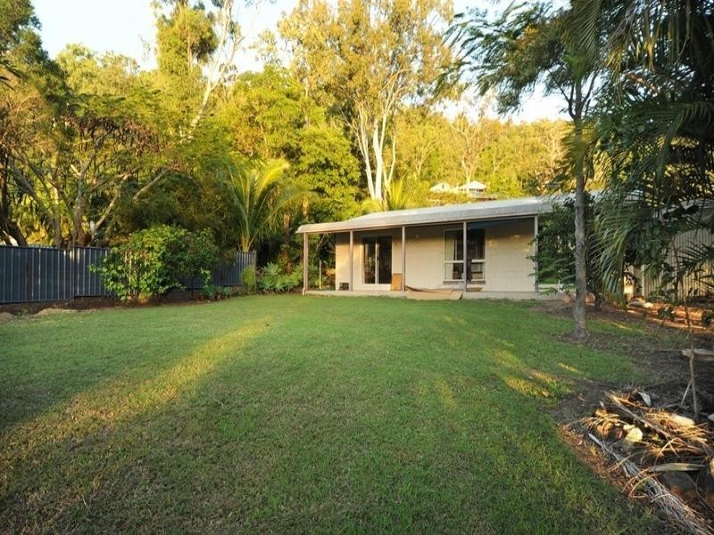5 William Close, Cannonvale QLD 4802
